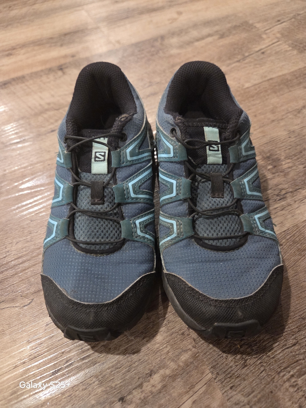 Salomon Speedcross Junior trail running shoes, Size 13K, Lightly Worn, Like-new